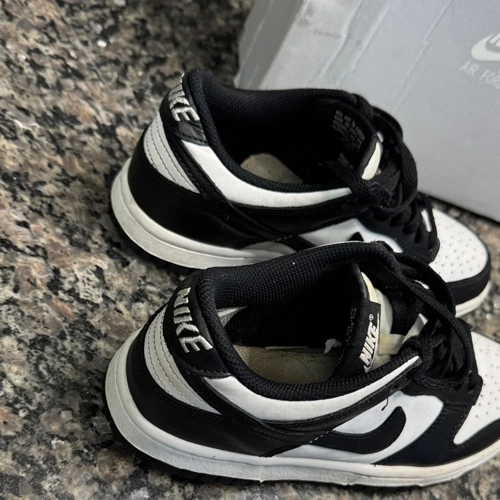Nike Air Force 1 LE Black and White Sneakers EUC 4.5 Y